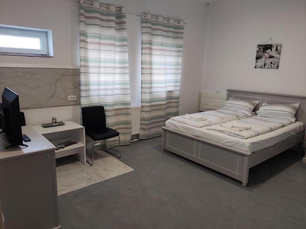 Hunedoara Sport Confort Hotel Bagian luar foto